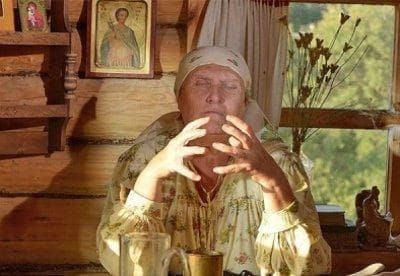 Слепая В ежовых рукавицах