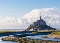 Несокрушимый небесный замок Мон-Сен-Мишель